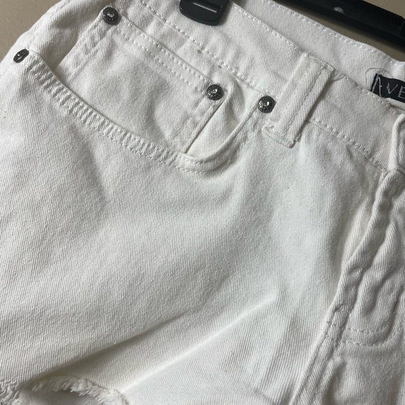 Venus White Jean Shorts Size 8 Casual Denim Cut-Offs Summer Western Boho - Picture 4 of 9